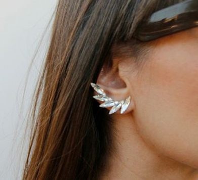 This Season’s Must-Have Accessory? The Ear Cuff!